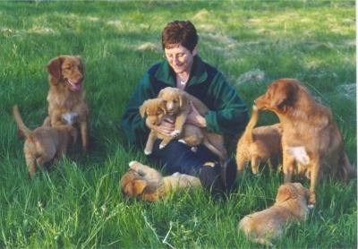 Anne-Lise with Zamantha and Kazita, samt en handful of puppies from litter 7!